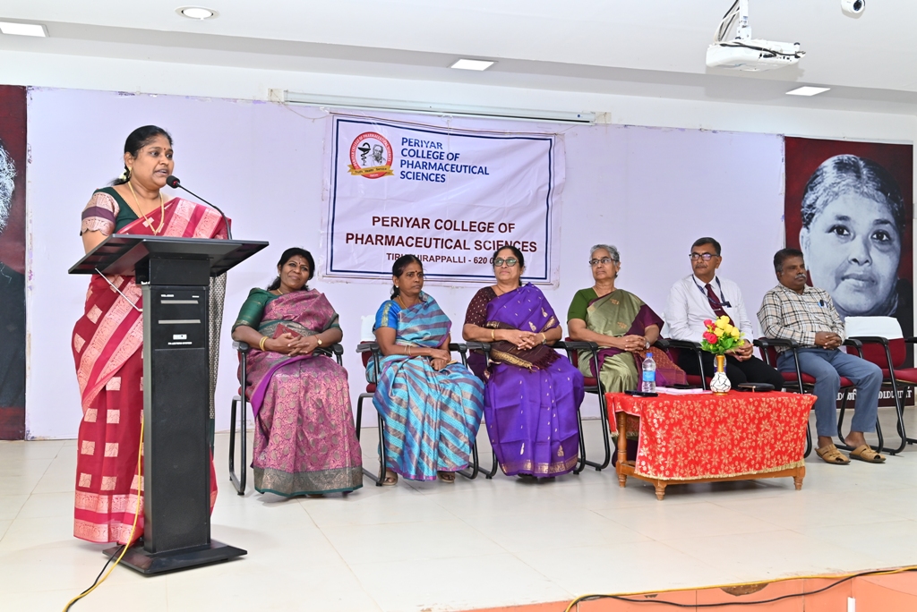Dr. P. Sasipriya Govindaraj Attends Periyar College Freshers' Induction Programme as Special Chief Guest 2 IMG 20261021 WA0016