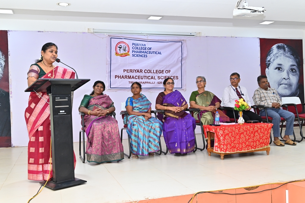 Dr. P. Sasipriya Govindaraj Attends Periyar College Freshers' Induction Programme as Special Chief Guest 8 IMG 20261021 WA0017