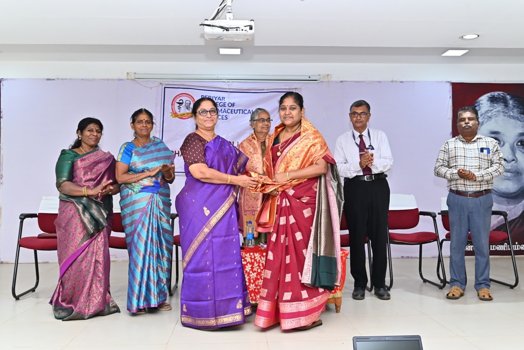Dr. P. Sasipriya Govindaraj Attends Periyar College Freshers' Induction Programme as Special Chief Guest 9 IMG 20261021 WA0018