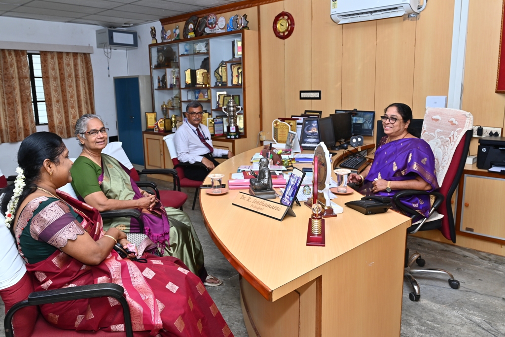 Dr. P. Sasipriya Govindaraj Attends Periyar College Freshers' Induction Programme as Special Chief Guest 5 IMG 20261021 WA0021